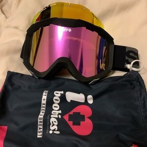 Spy snow goggles with 2 lenses